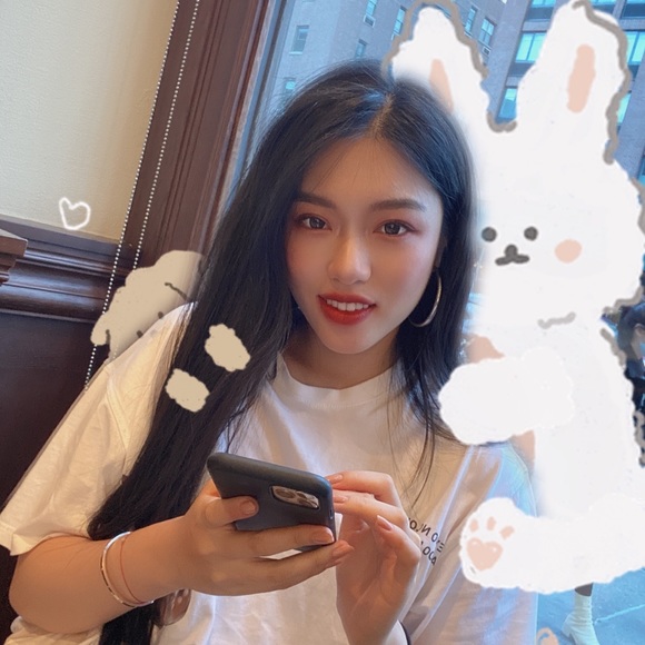 Meet your Posher, Christina - Picture 1 of 1